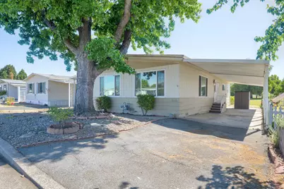 965 Roguelea Lane, Grants Pass, OR 97526 - Photo 2