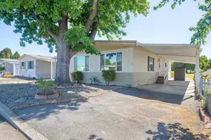 965 Roguelea Ln, Grants Pass, OR 97526 - Photo 2