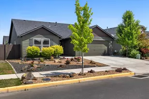 2471 NW Jackpine Ln, Redmond, OR 97756 - Photo 2