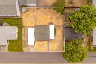 71 SW 2nd St, Madras, OR 97741 - Photo 32