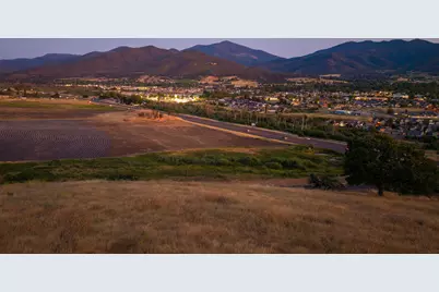 993 Suncrest Road, Medford, OR 97504 - Photo 6