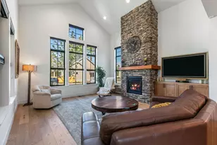 1060 N Bluebird St, Sisters, OR 97759 - Photo 4