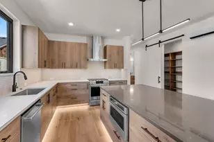 26 NW McCann Ave, Bend, OR 97703 - Photo 8