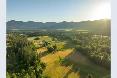 701 Messinger Road, Grants Pass, OR 97527 - Photo 2