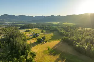 701 Messinger Rd, Grants Pass, OR 97527 - Photo 2