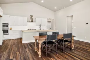 230 E Diamond Peak Ave, Sisters, OR 97759 - Photo 14