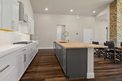 230 E Diamond Peak Avenue #32, Sisters, OR 97759 - Photo 16