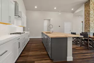 230 E Diamond Peak Ave, Sisters, OR 97759 - Photo 16