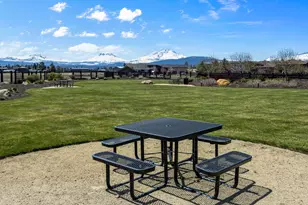 230 E Diamond Peak Ave, Sisters, OR 97759 - Photo 50