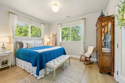 425 S 1st Street, Jacksonville, OR 97530 - Photo 20