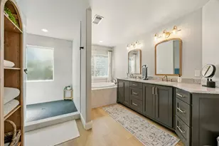 425 S 1st St, Jacksonville, OR 97530 - Photo 32