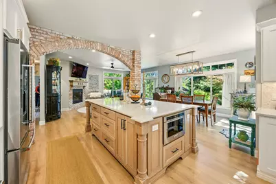 425 S 1st Street, Jacksonville, OR 97530 - Photo 2