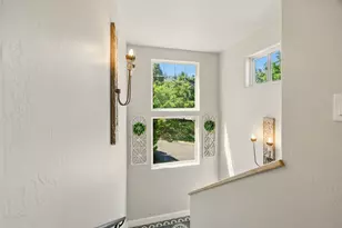 425 S 1st St, Jacksonville, OR 97530 - Photo 26