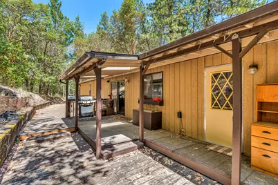 363 Kitty Drive, Eagle Point, OR 97524 - Photo 2