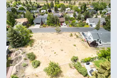 1601 Ridgecrest Drive, Klamath Falls, OR 97601 - Photo 2