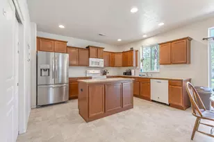 53090 Day Rd, La Pine, OR 97739 - Photo 12