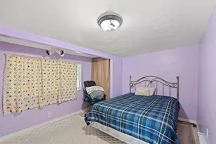 284 E Main St, Eagle Point, OR 97524 - Photo 10