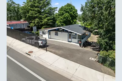 284 E Main Street, Eagle Point, OR 97524 - Photo 30