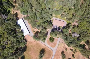 1625 Crow Rd, Merlin, OR 97532 - Photo 2