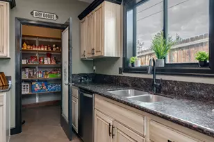 1926 SW 25th St, Redmond, OR 97756 - Photo 16