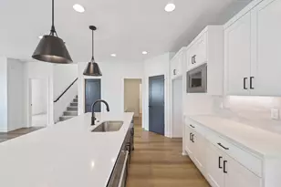 21145 NE Beall Dr, Bend, OR 97701 - Photo 14