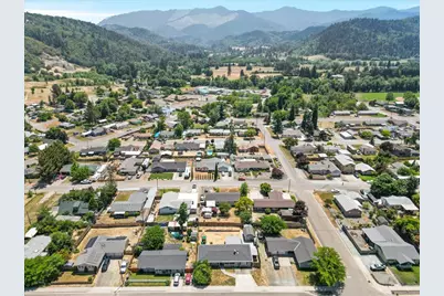 631 E 4th Avenue, Riddle, OR 97469 - Photo 22