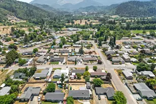 631 E 4th Ave, Riddle, OR 97469 - Photo 22