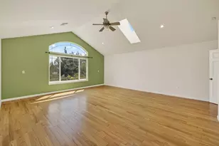 2044 NE Cradle Mountain Way, Bend, OR 97701 - Photo 32