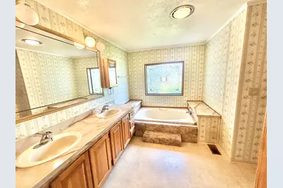 300 Winston Drive, Grants Pass, OR 97526 - Photo 16