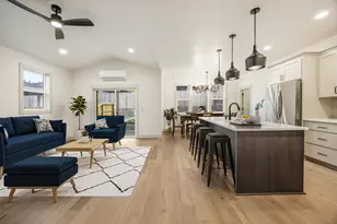 356 Randy St, Ashland, OR 97520 - Photo 2