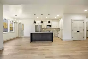 356 Randy St, Ashland, OR 97520 - Photo 8