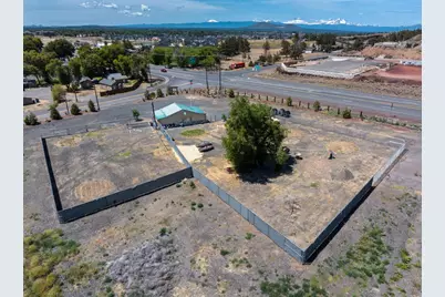 223 NW Oneil Way, Redmond, OR 97756 - Photo 2