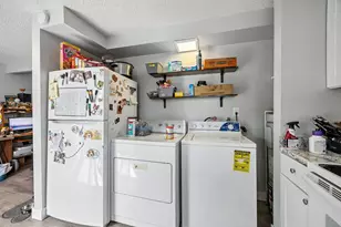 316 W 3rd St, Phoenix, OR 97535 - Photo 6