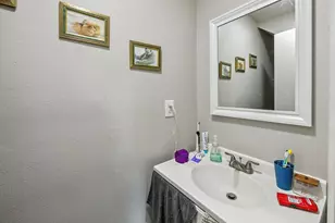 316 W 3rd St, Phoenix, OR 97535 - Photo 30