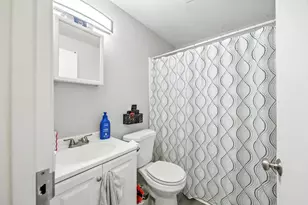 316 W 3rd St, Phoenix, OR 97535 - Photo 12