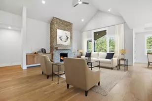 1361 NW Ochoa Dr, Bend, OR 97703 - Photo 2