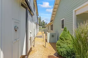 988 E Black Butte Ave, Sisters, OR 97759 - Photo 32