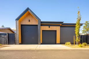 3325 NW Leavitt Ln, Bend, OR 97703 - Photo 32