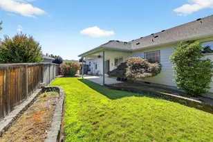 201 Orchardview Cir, Central Point, OR 97502 - Photo 32