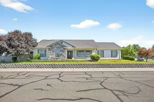 201 Orchardview Cir, Central Point, OR 97502 - Photo 36