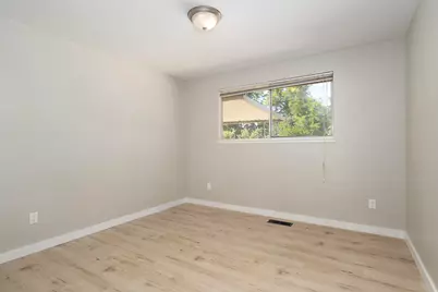 2080 Alamar Street, Medford, OR 97501 - Photo 8