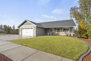 1272 Green Valley Dr, Cave Junction, OR 97523 - Photo 2