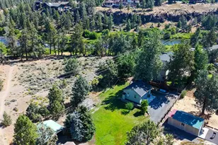 20087 Beaver Ln, Bend, OR 97703 - Photo 2