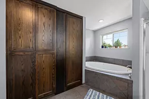 755 S 4th St, Central Point, OR 97502 - Photo 20