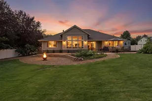 21420 Belknap Dr, Bend, OR 97701 - Photo 2