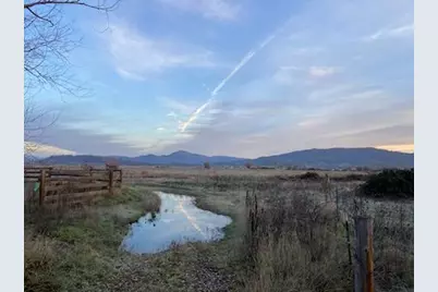 417 E Rolling Hills Drive, Eagle Point, OR 97524 - Photo 1