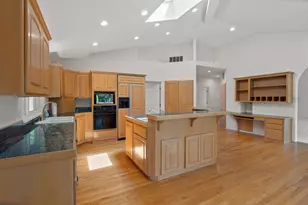 619 SE M St, Grants Pass, OR 97526 - Photo 18