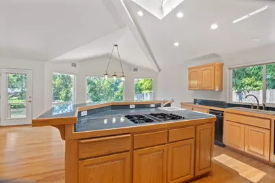 619 SE M Street, Grants Pass, OR 97526 - Photo 24