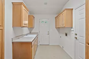 619 SE M St, Grants Pass, OR 97526 - Photo 26