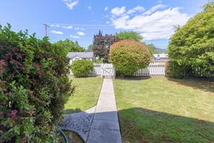 619 SE M St, Grants Pass, OR 97526 - Photo 84